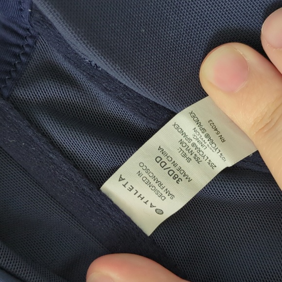 Athleta Navy Twist Front Bikini Top  Beach Vacation Pool Cruise 38D/DD - Picture 5 of 5